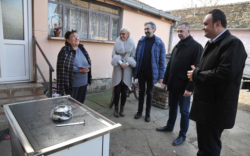 Aktivisti Opštinskog odbora SNS organizovali humanitarnu akciju za porodicu Josić
